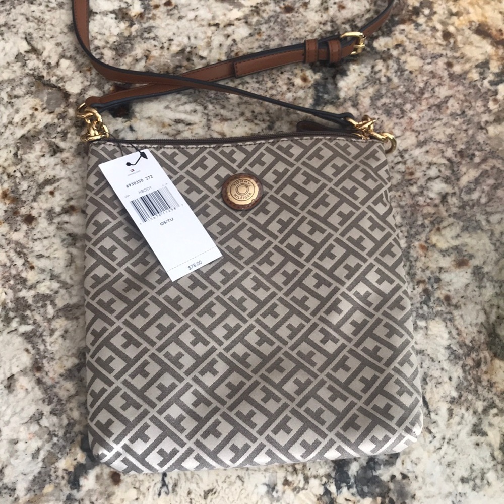 ❌SOLD❌Tommy Hilfiger Crossbody - Picture 1 of 8